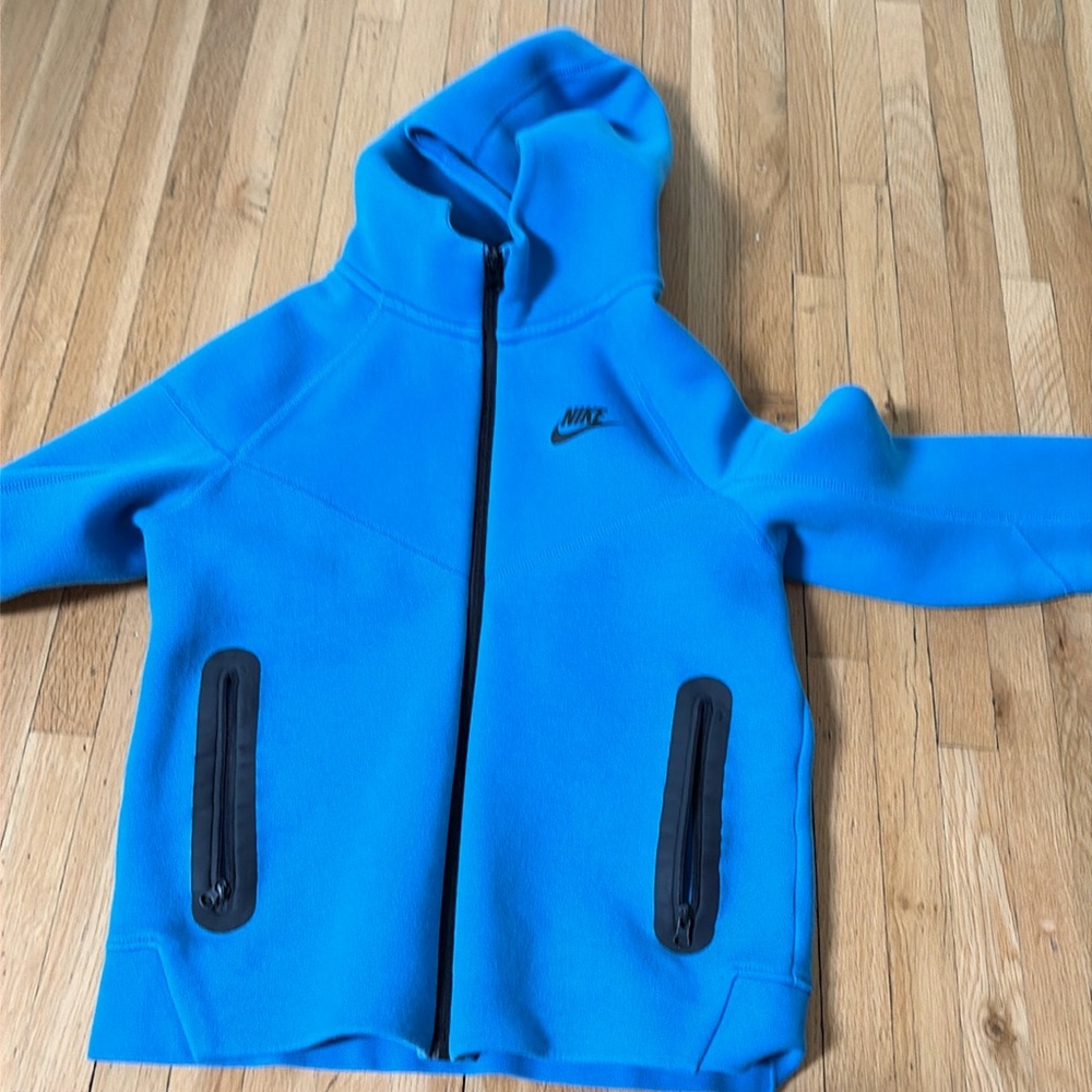 Excellent condition Nike Tech zipper sweatshirt.